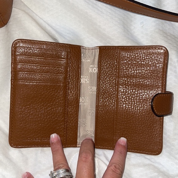 Michael Kors crossbody and wallet - Picture 10 of 10